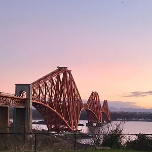 Three Bridges Waterfront Holiday home
